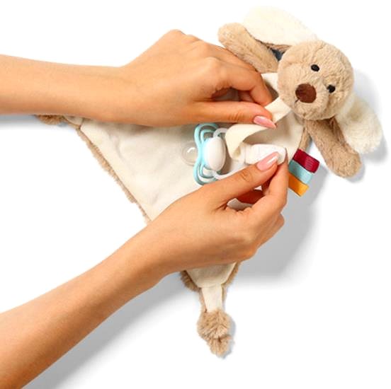Uspávačik BabyOno plyšová hračka Dog Willy s držiakom na cumlík béžový ...