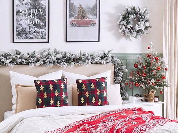 Vankúš BELIANI, Sada 2 dekoratívnych vankúšov s vianočným stromčekom 45 x 45 cm červeno-zelená CUPID, 298297 ...