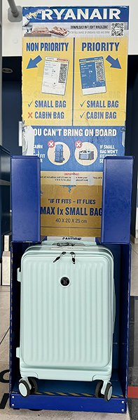 Travel suitcase BERTOO Cagliari cabin suitcase - blue 36 l .