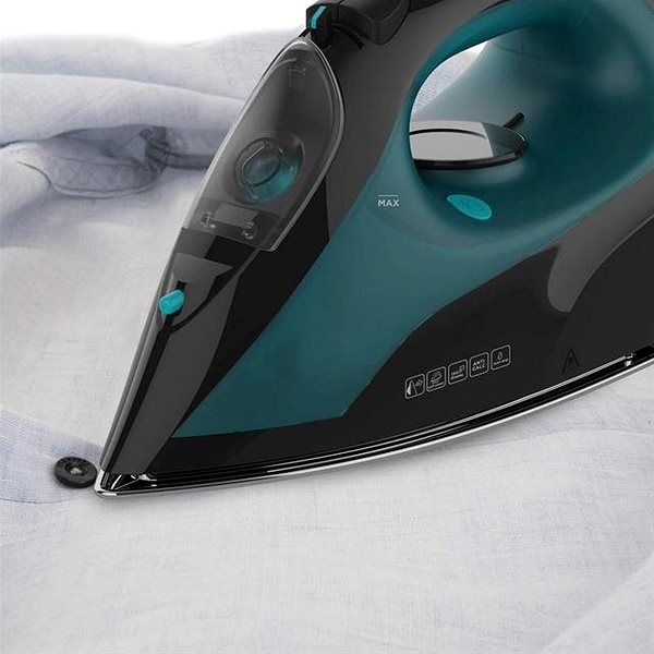 Iron BLACK+DECKER BXIR2403E Lifestyle