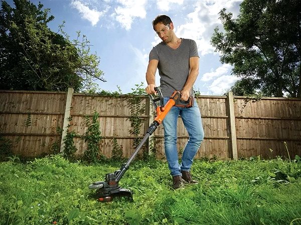 Strunová sekačka Black&Decker STC1820EPC-QW Lifestyle