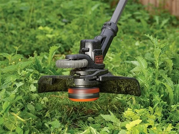 Strunová sekačka Black&Decker STC1820EPC-QW Lifestyle