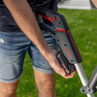 AL-KO Cordless Lawnmower GT 1825 Set 1 × 2.5 Ah battery and 1 × charger included .