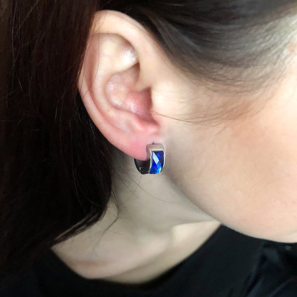 Bruno earrings - hoops with a stone, dark blue .