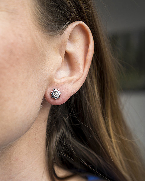 Bruno FLOWER earrings with a stone (S3966) .