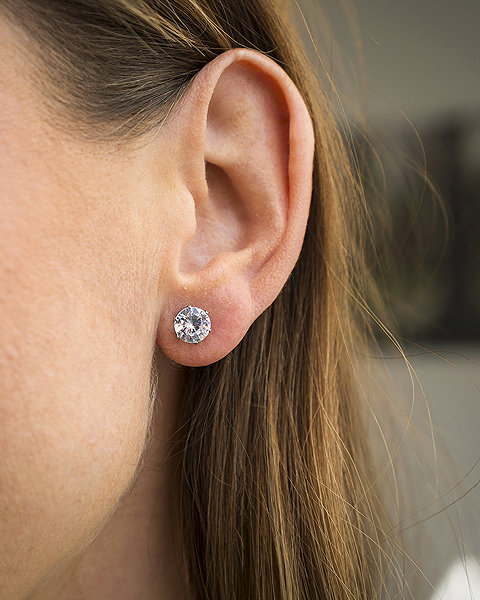 Bruno Earrings with a 0.7cm stone.