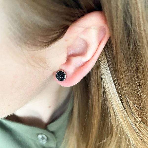 Bruno earrings with black stones.