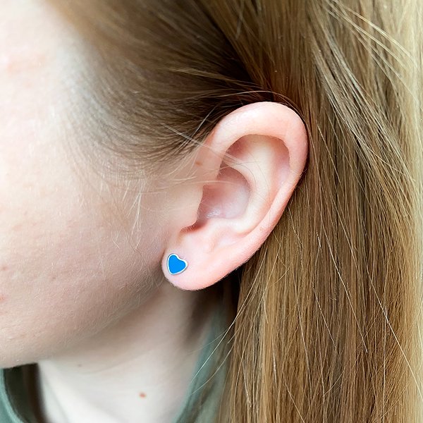 Bruno HEART earrings in blue.