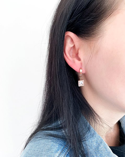 Bruno SQUARE drop earrings with a stone, rose gold.