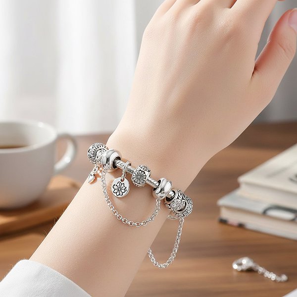 Bruno Safety chain charm for Stories bracelet.