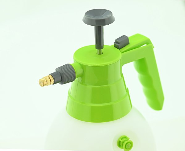 GARVIA 2L pressure hand sprayer.