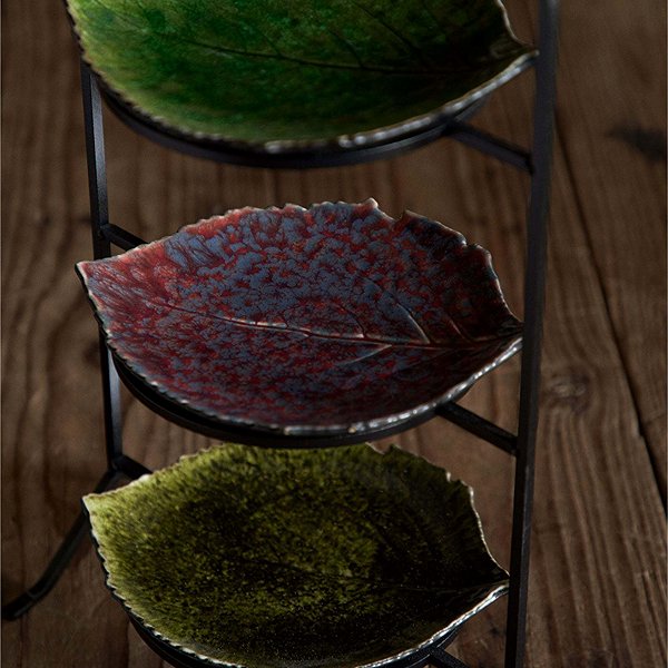 Tanier Costa Nova Riviera Hydrangea Leaf Servírovací tanier list 21,8 × 19,1 cm, Vigne Red ...