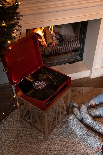 Turntable Crosley Voyager - Burgundy Red Lifestyle
