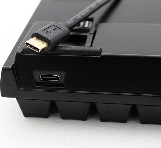 Gaming-Tastatur Ducky Mecha Mini, MX-Speed-Silver, RGB-LED - schwarz - DE Anschlussmöglichkeiten (Ports)