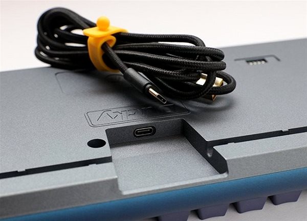 Gaming-Tastatur Ducky One 3 Daybreak, RGB LED - MX-Black - DE Anschlussmöglichkeiten (Ports)