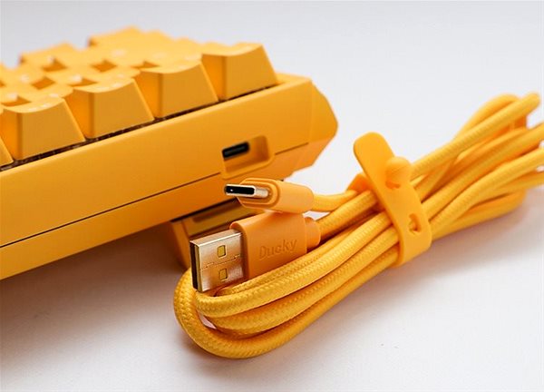 Gaming-Tastatur Ducky One 3 Yellow Mini, RGB LED - MX-Black  - DE Anschlussmöglichkeiten (Ports)