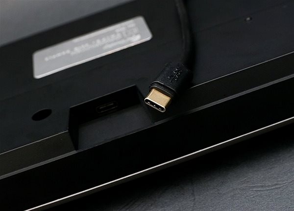 Herná klávesnica Ducky Shine 7 PBT, MX-Black, RGB LED – gunmetal – DE Možnosti pripojenia (porty)