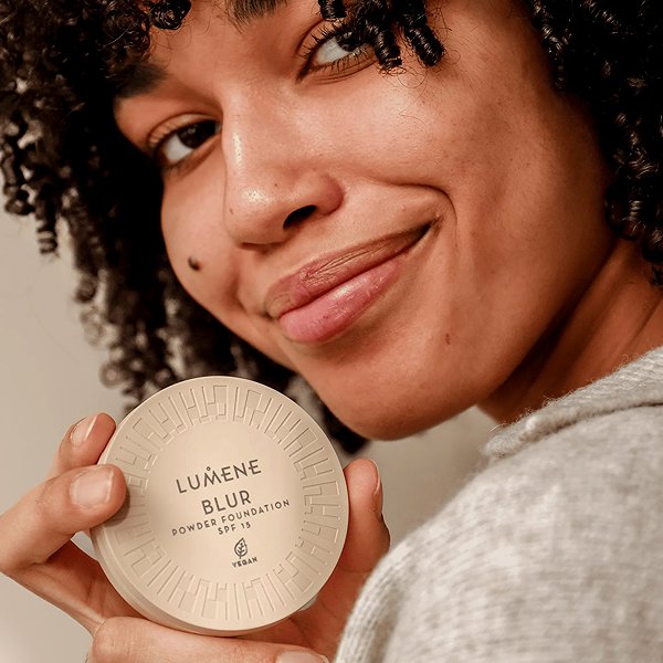 Púder LUMENE Blur Longwear Powder Foundation SPF15 Shade 1 .
