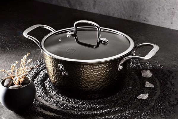 Kastrol BERLINGERHAUS Kastrol s poklicí s titanovým povrchem Shine Basalt Collection 20cm Lifestyle