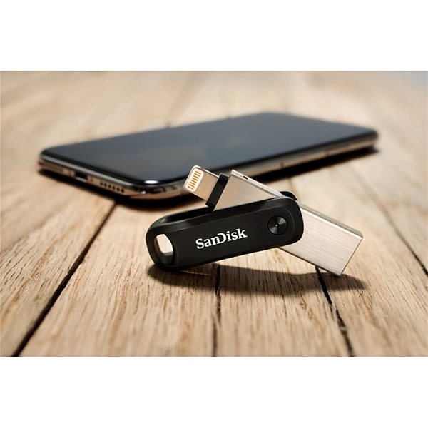USB kľúč SanDisk iXpand Flash Drive Go 128GB Lifestyle