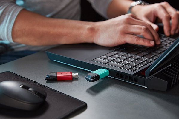 Flash Drive Kingston DataTraveler Exodia M 256GB black-turquoise Lifestyle