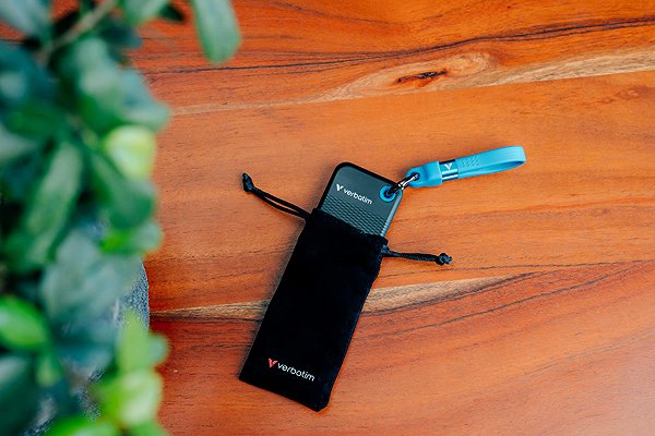 VERBATIM Pocket SSD 256GB black/blue external drive.