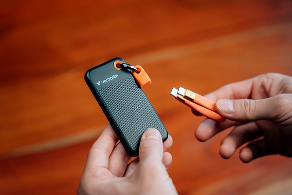 VERBATIM Pocket SSD 512GB black/orange external drive.