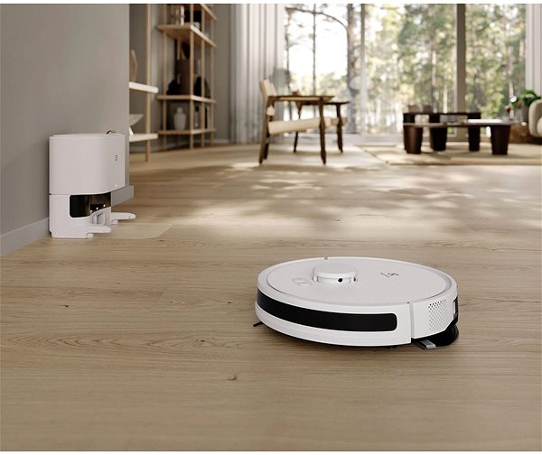 Electrolux ER71UW2SW Ultimate 700 robotic vacuum cleaner.