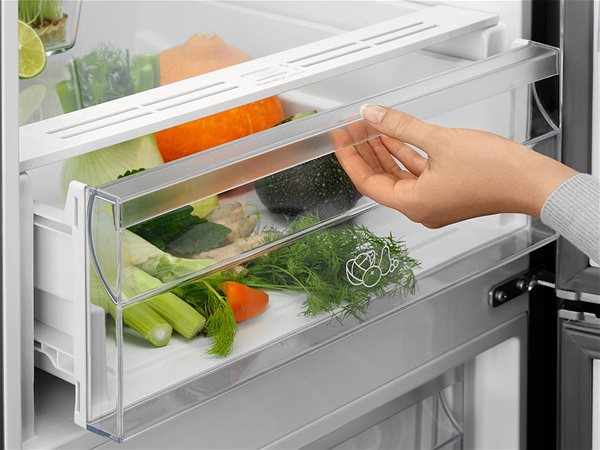Refrigerator ELECTROLUX LNC7ME34X1 Lifestyle 2