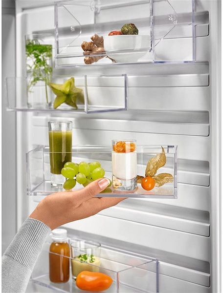 Refrigerator ELECTROLUX LNT7ME34X2 Lifestyle 2