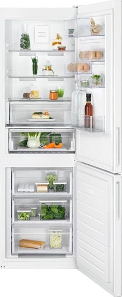Refrigerator ELECTROLUX LNC7ME32W2 Lifestyle