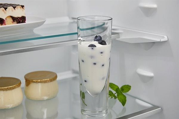 Built-in Fridge ELECTROLUX FlexiShelf KNT4FD18S Lifestyle