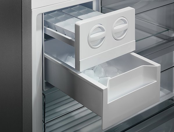 Refrigerator ELECTROLUX LNT7MD58B .