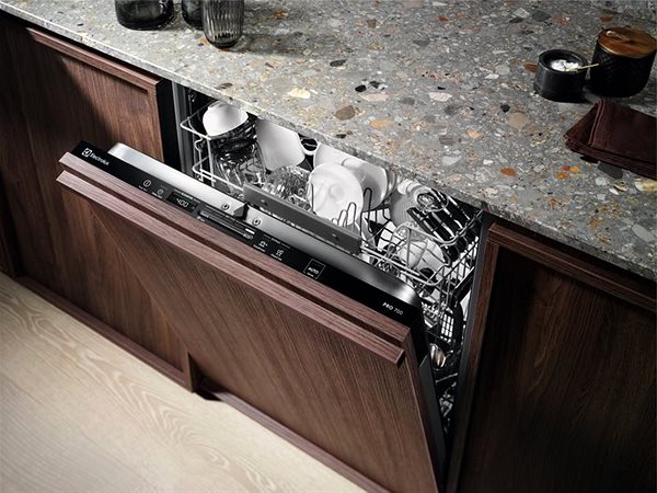 Built-in Dishwasher ELECTROLUX 600 PRO SatelliteClean EES47320L Lifestyle