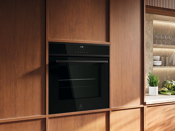ELECTROLUX 500 SurroundCook EOF7P86H3 built-in oven.