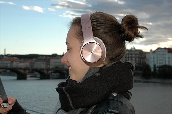 Wireless Headphones EVOLVEO SupremeSound E9 pink/white Lifestyle