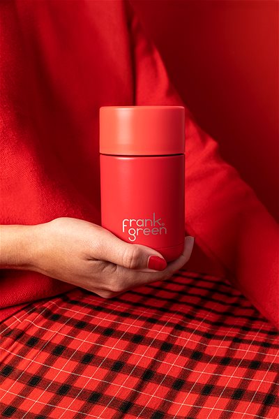 Thermal Mug Frank Green Ceramic Steel SmartCup Rouge 295ml Lifestyle