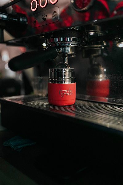 Thermal Mug Frank Green Ceramic Steel SmartCup Rouge 295ml Lifestyle 2