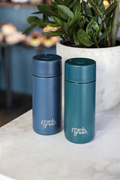 Thermal Mug Frank Green Ceramic Deep Ocean Straw Lid 595ml Lifestyle 2