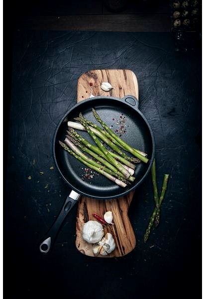 Pan AMT Gastroguss Cast iron pan 20 cm, with handle .