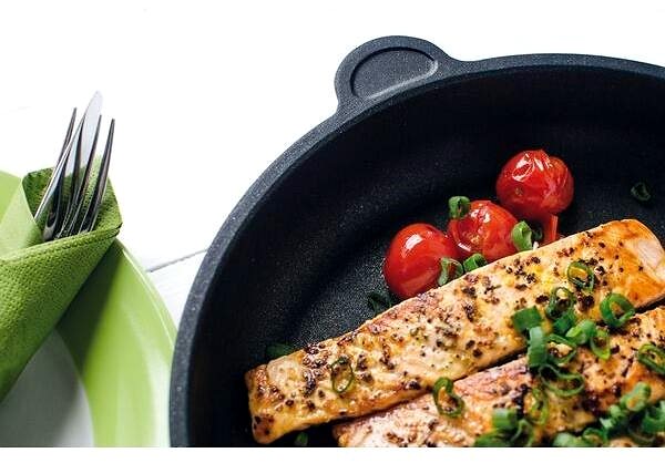 Pan AMT Gastroguss Cast iron pan 20 cm .