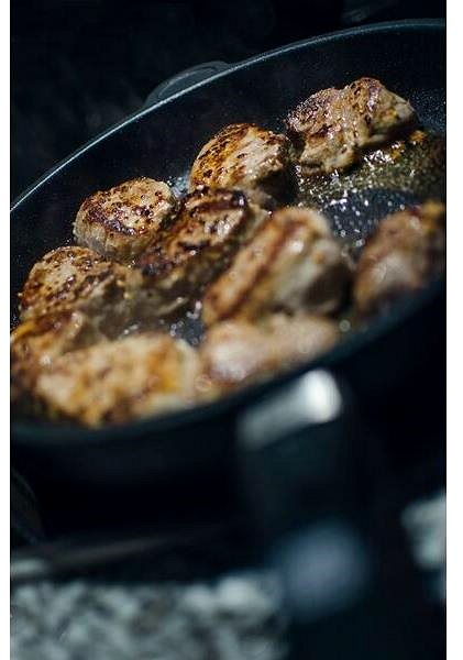 Pan AMT Gastroguss Cast iron pan 20 cm .