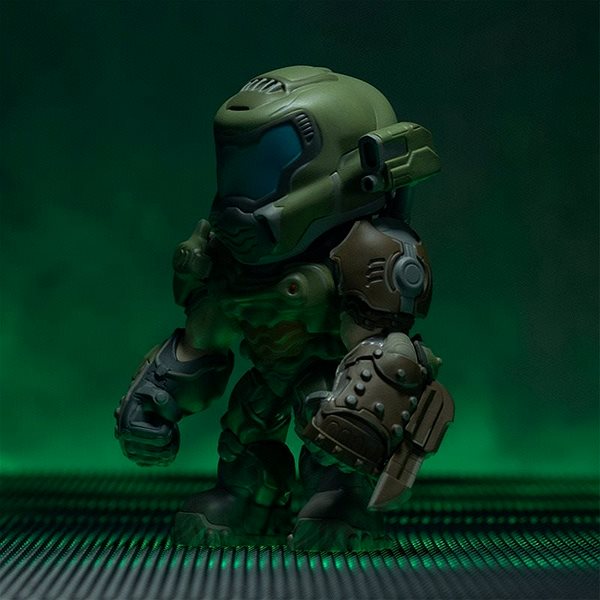 Figurka Doom - DOOM Slayer - figurka 1/12 Boční pohled