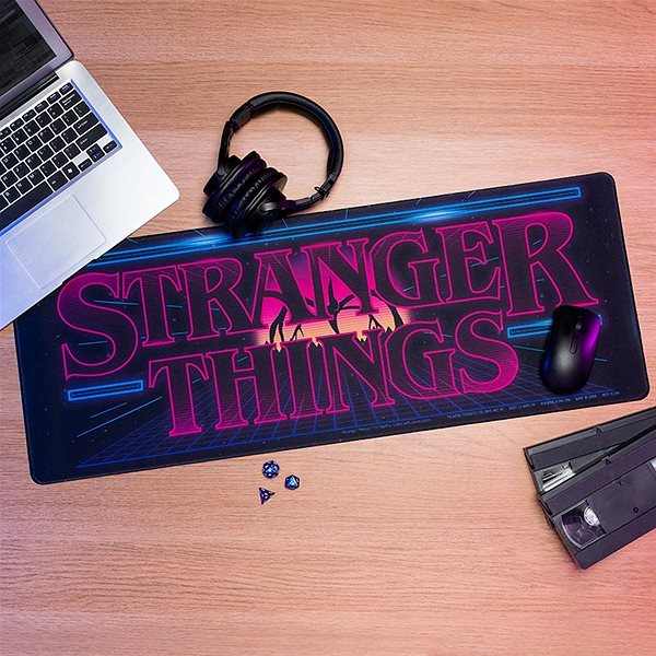 Podložka pod myš Stranger Things – Arcade Logo – herná podložka na stôl Lifestyle