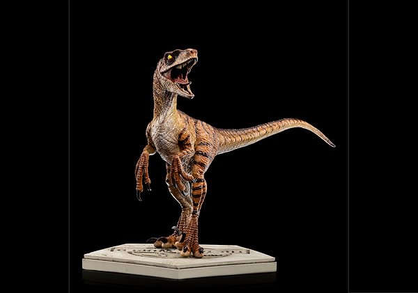 Figúrka Jurassic World Fallen Kingdom – Velociraptor – Art Scale 1/10 Bočný pohľad