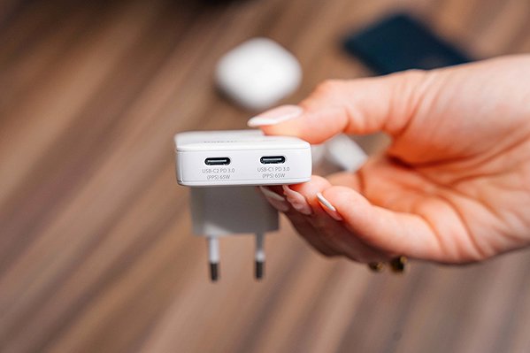 Töltő adapter Verbatim Essentials Slim GaN töltő 65W, US/EU/UK, 2× USB-C - PD, 65W, fehér ...