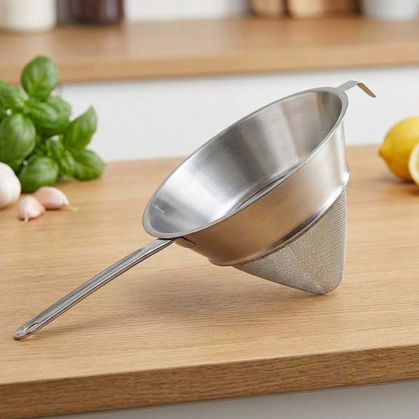 Cedidlo Pujadas Sitko špicaté nerez 24 cm, jemné dno Lifestyle
