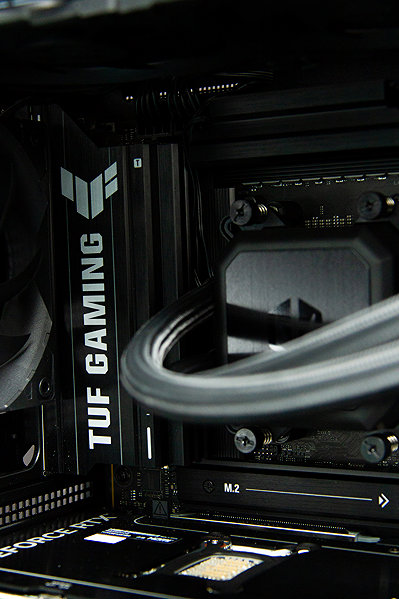 Gaming PC HAL3000 Alfa Gamer Micro AIO (R7 9800X3D, RTX 5070 Ti) ...