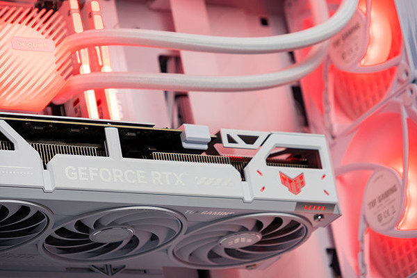 Gaming PC HAL3000 Alpha Gamer BTF White (R7 9800X3D, RTX 5070 Ti) ...