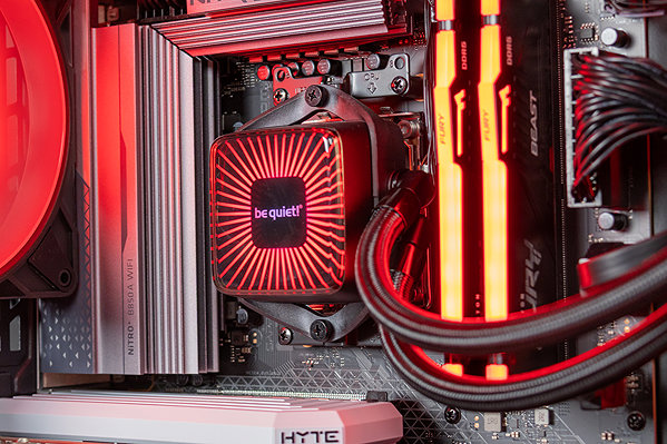 Gaming PC HAL3000 Alfa Gamer Nitro Panda (R7 9800X3D, RX 9070 XT) ...